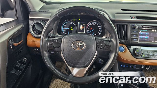 Toyota RAV4 2018 — photo 19