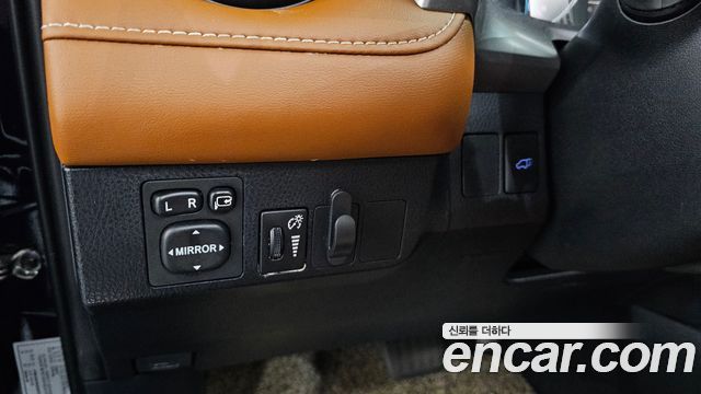 Toyota RAV4 2018 — photo 26