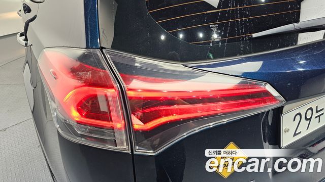 Toyota RAV4 2018 — photo 9