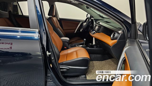Toyota RAV4 2018 — photo 16