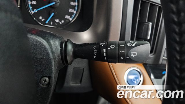 Toyota RAV4 2018 — photo 28