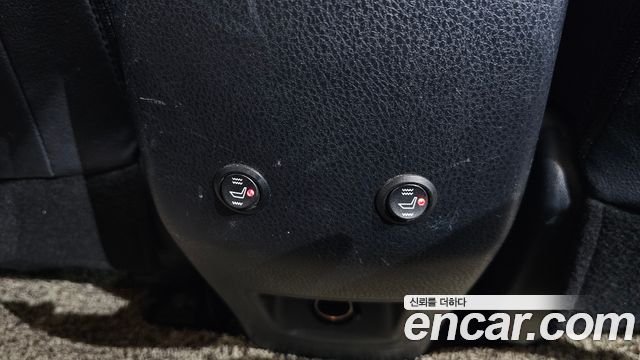 Toyota RAV4 2018 — photo 31