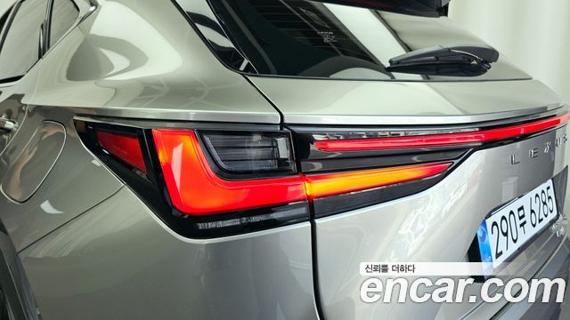 Lexus NX 2025 — photo 9