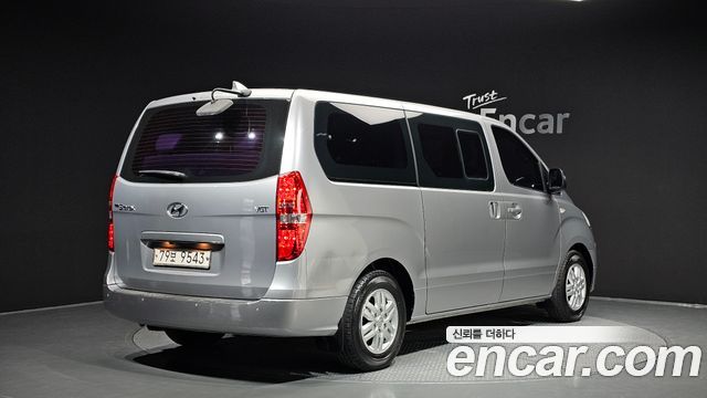 Hyundai Starex 2017 — photo 2