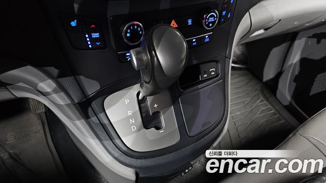 Hyundai Starex 2017 — photo 9
