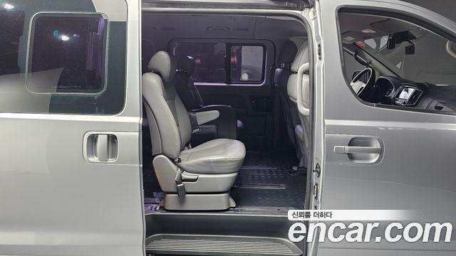 Hyundai Starex 2017 — photo 11
