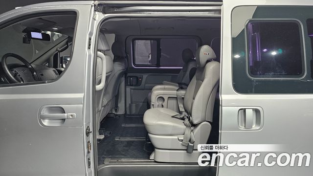 Hyundai Starex 2017 — photo 12