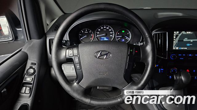 Hyundai Starex 2017 — photo 16