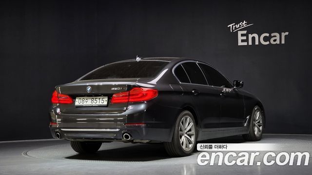 BMW 5-Series 2019 — photo 2