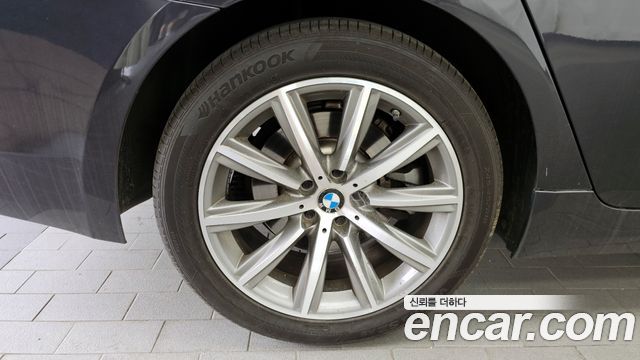 BMW 5-Series 2019 — photo 5