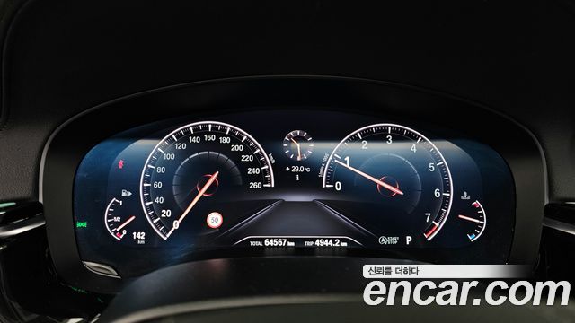 BMW 5-Series 2019 — photo 8