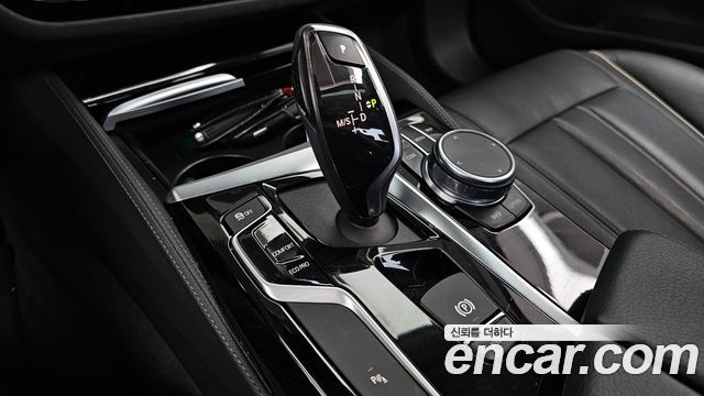 BMW 5-Series 2019 — photo 9