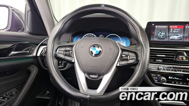 BMW 5-Series 2019 — photo 13