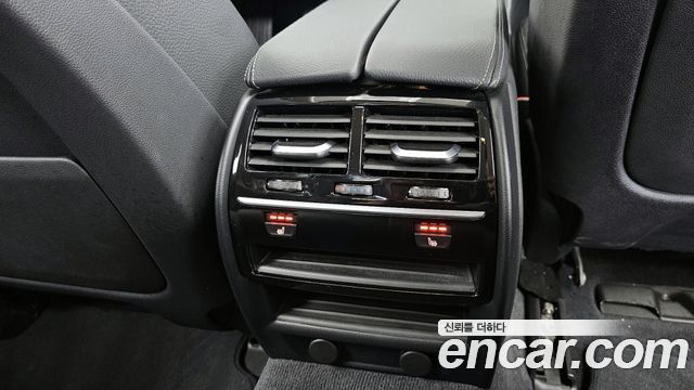 BMW 5-Series 2019 — photo 19