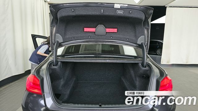 BMW 5-Series 2019 — photo 20