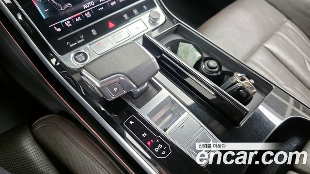 Audi A8 2021 — photo 12