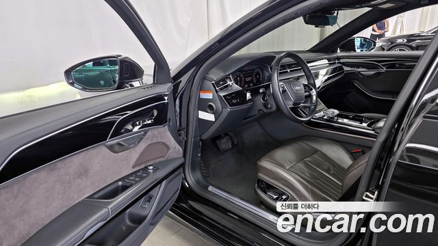 Audi A8 2021 — photo 13