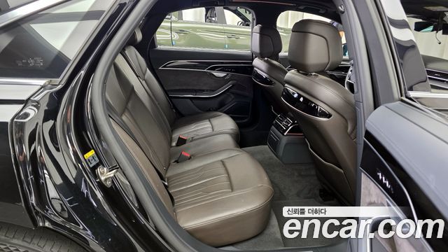 Audi A8 2021 — photo 18