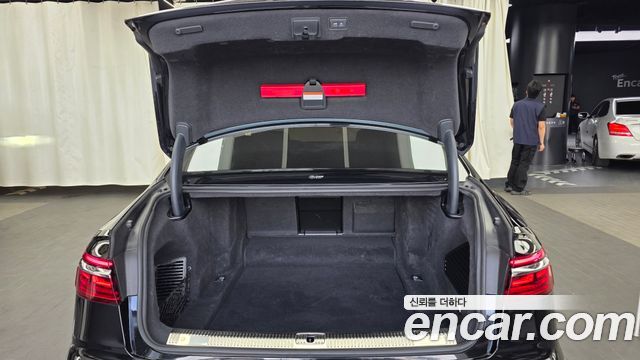 Audi A8 2021 — photo 26