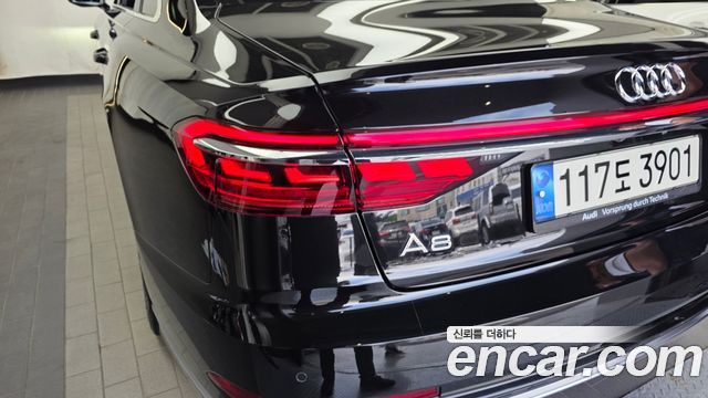 Audi A8 2021 — photo 9