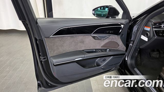 Audi A8 2021 — photo 14