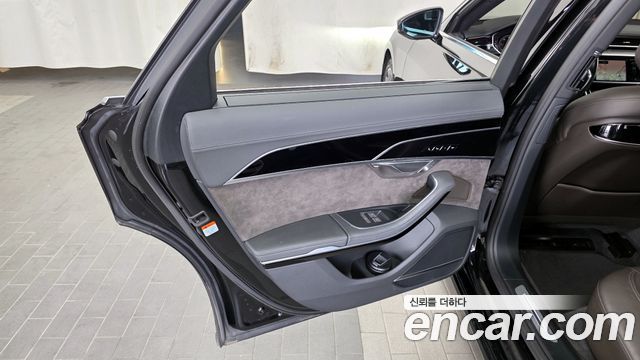 Audi A8 2021 — photo 15