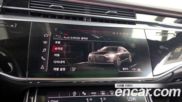 Audi A8 2021 — photo 29