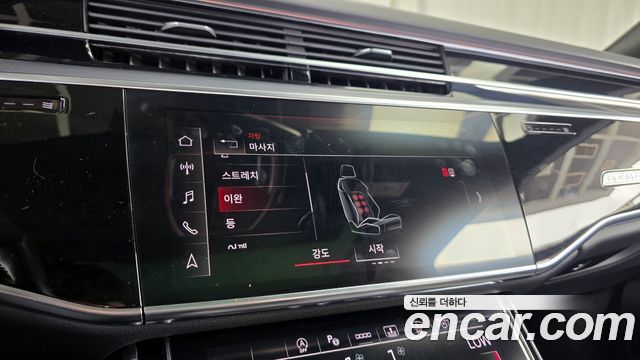 Audi A8 2021 — photo 30