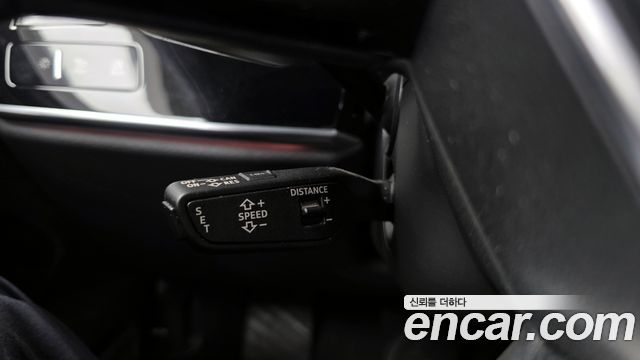 Audi A8 2021 — photo 32