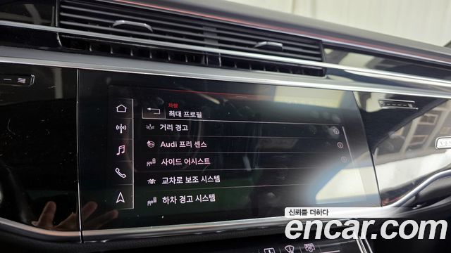 Audi A8 2021 — photo 33