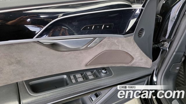 Audi A8 2021 — photo 34