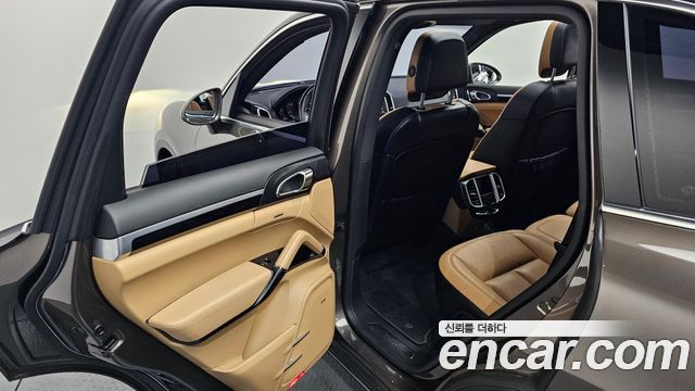 Porsche Cayenne 2016 — photo 12