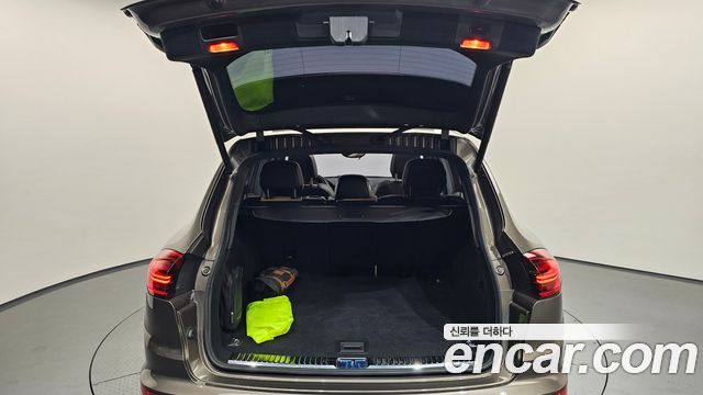 Porsche Cayenne 2016 — photo 17