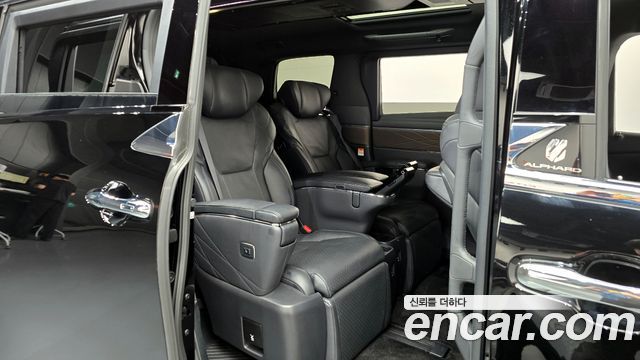 Toyota Alphard 2024 — photo 11