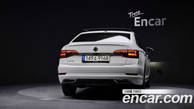 Volkswagen Jetta 2021 — photo 4