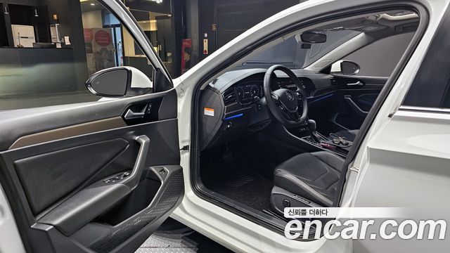 Volkswagen Jetta 2021 — photo 13