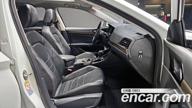 Volkswagen Jetta 2021 — photo 17