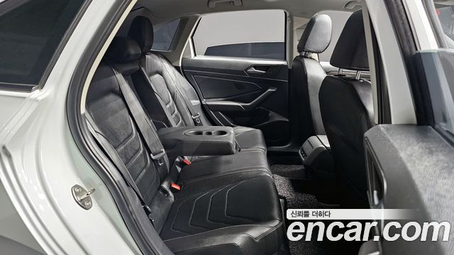 Volkswagen Jetta 2021 — photo 18