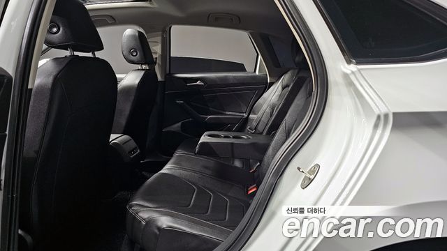 Volkswagen Jetta 2021 — photo 16