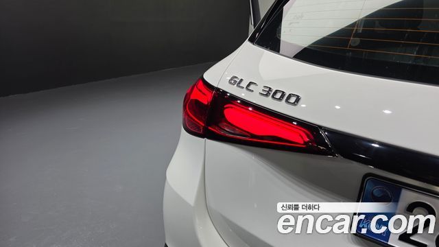 Mercedes-Benz GLC-Class 2026 — photo 9