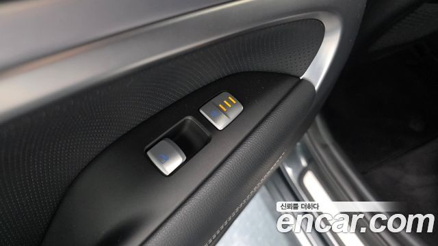 Genesis G70 2019 — photo 27