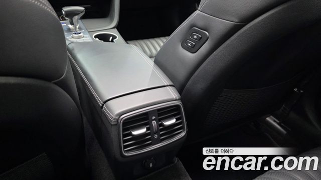 Genesis G70 2019 — photo 28