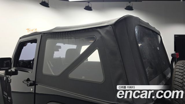 Jeep Wrangler 2016 — photo 19