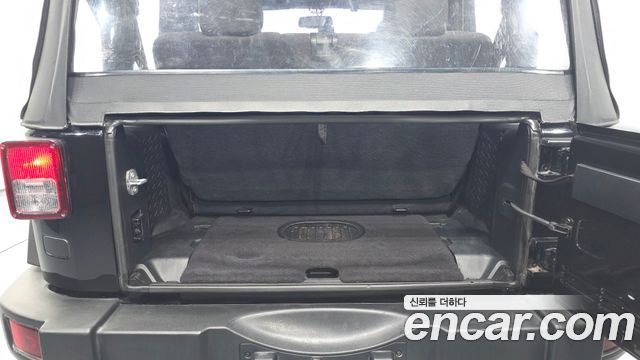 Jeep Wrangler 2016 — photo 20