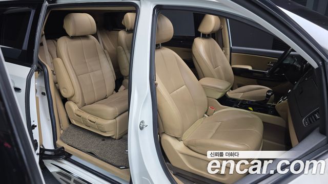 Kia Canival 2017 — photo 18