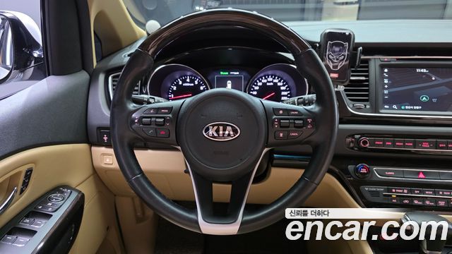 Kia Canival 2017 — photo 19