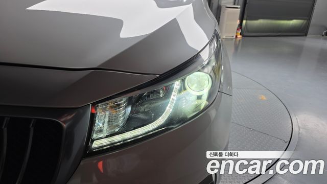 Kia Canival 2017 — photo 8