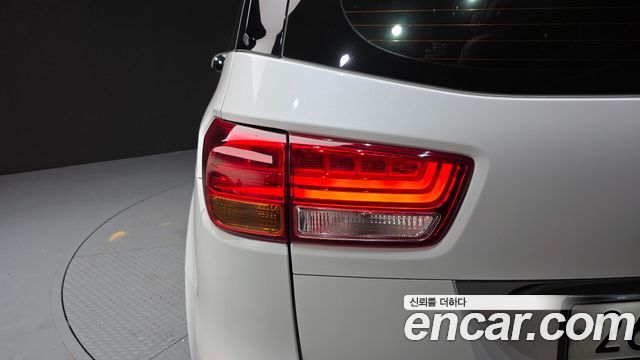 Kia Canival 2017 — photo 9