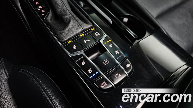 Kia K7 2018 — photo 16