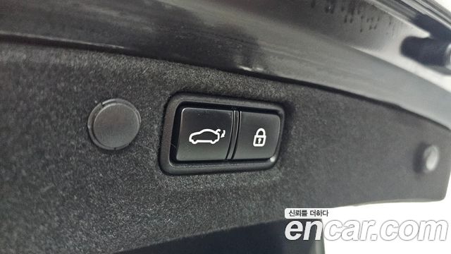 Kia K7 2018 — photo 17
